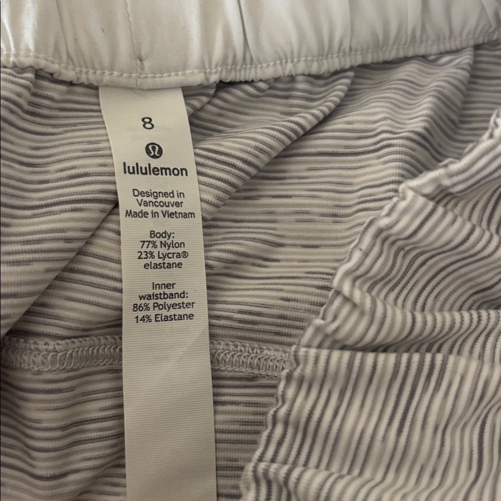 Lululemon On The Fly Skirt Skirt. Size 8. Worn once - Picture 5 of 6
